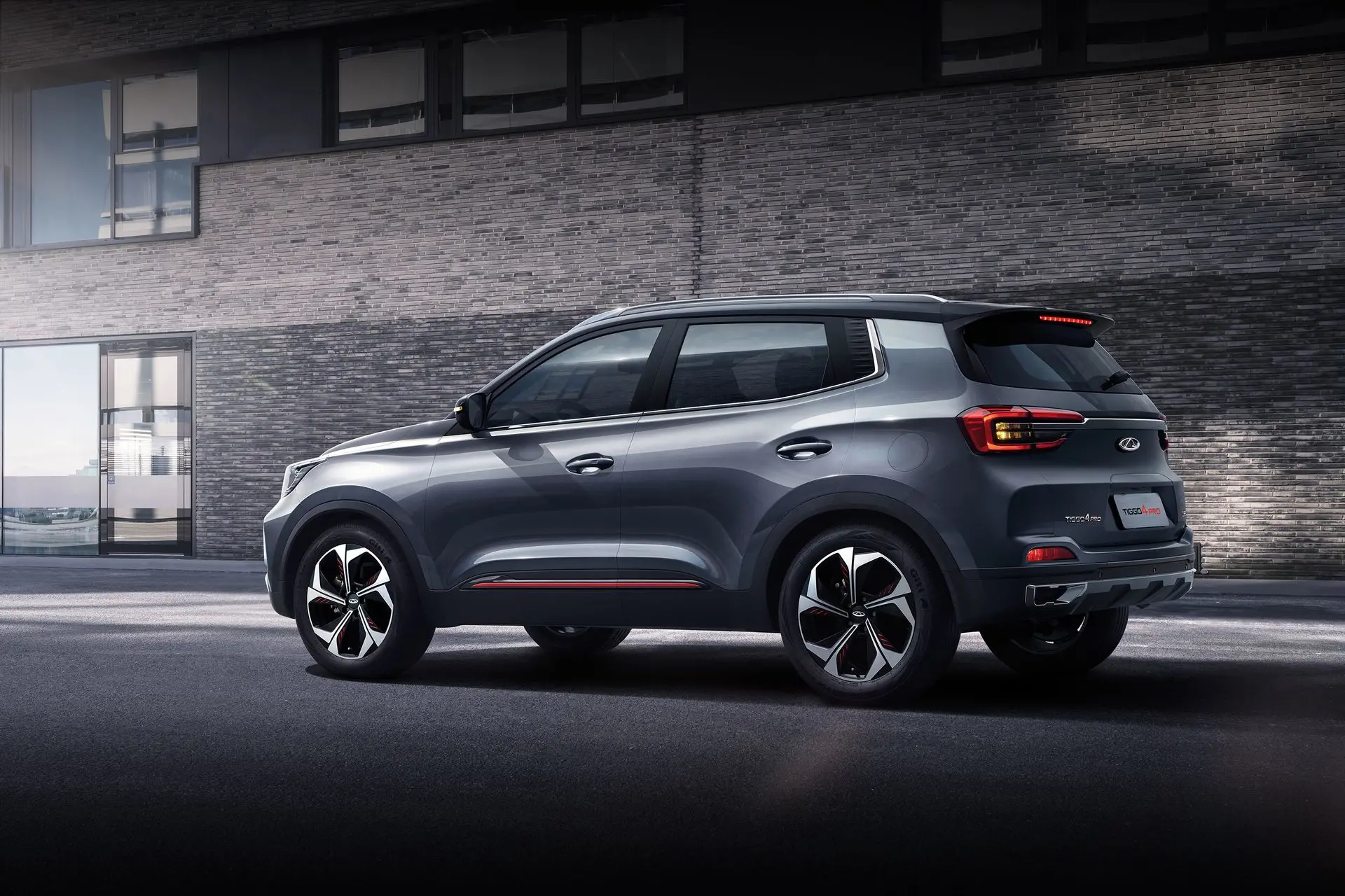 Молодежный в Tiggo 4 Pro